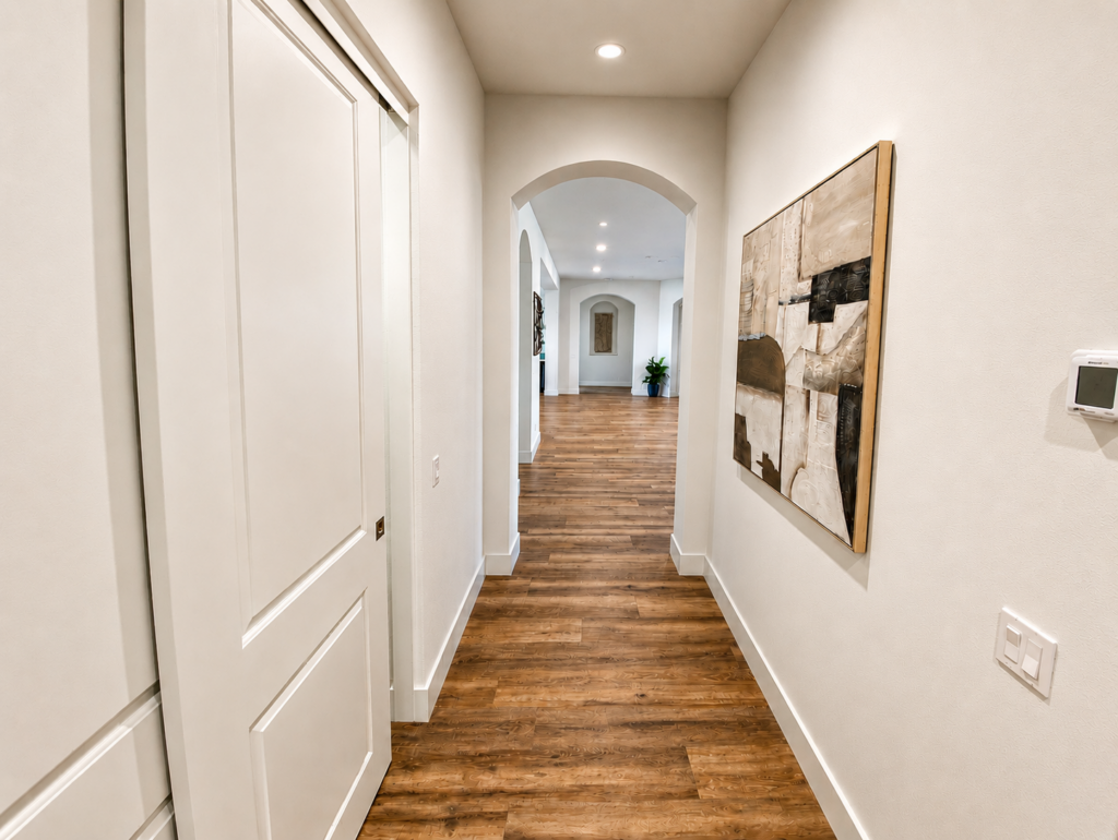 168 hallway view to foyer